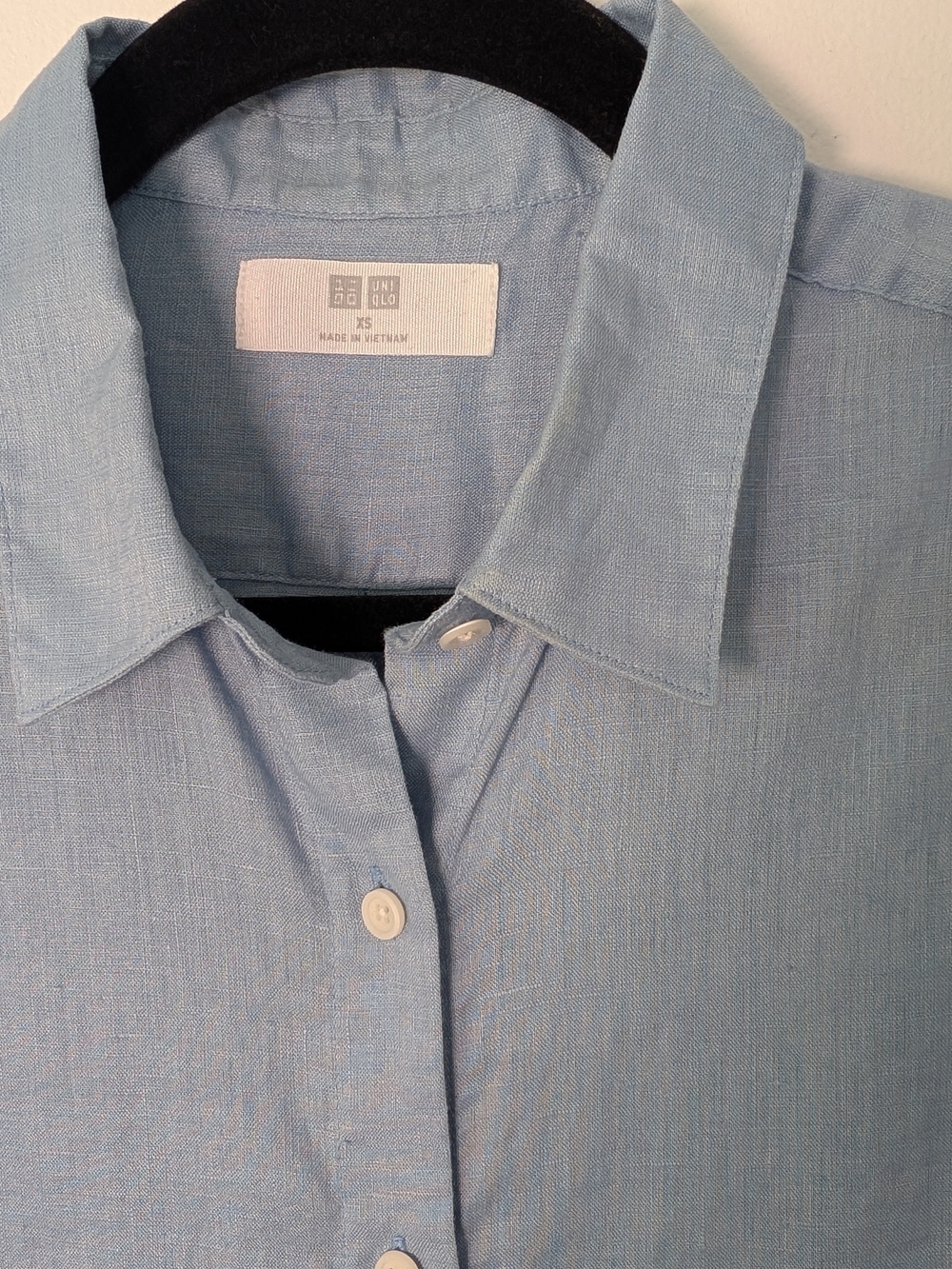 Uniqlo Pale Blue Women's Button-Down Dress Shirt - Picture 2 of 12